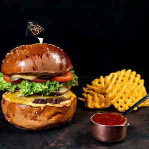 Simple cheese burger + zemiakové lyžičky a dressing grátis