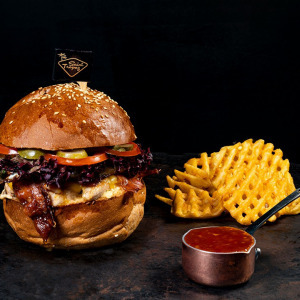 Chicken fresh burger + zemiakové lyžičky + dressing