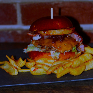 Hawai Burger + zemiakove lyžičky s dressingom